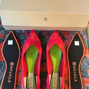 🌺Rothy’s size 9.5 pointed flats, expired pattern, red/fuchsia.